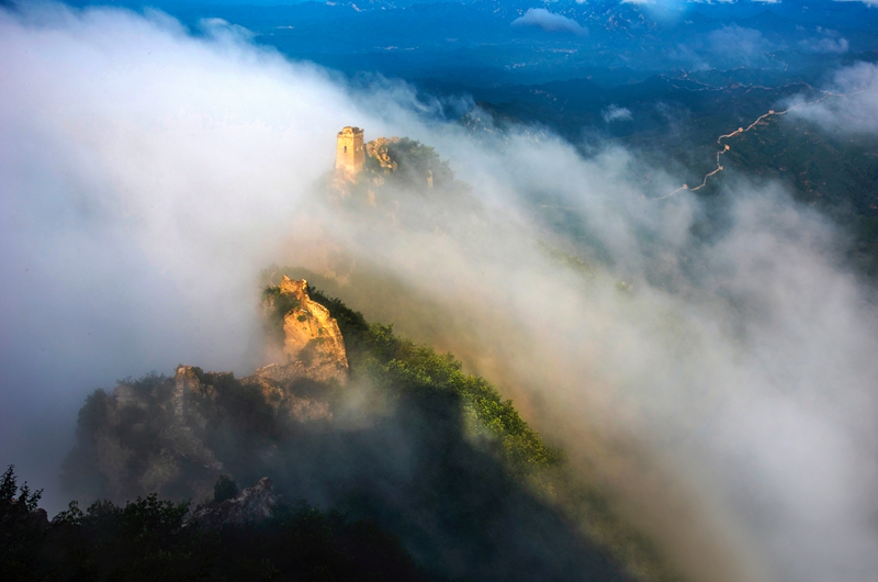 李如升作品《云海关山》