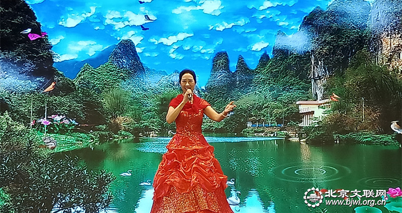 3-《山里人家》演出现场（任海濛摄）