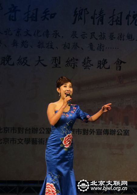 10 党中华演唱《芦花》 千龙网记者 纪敬摄
