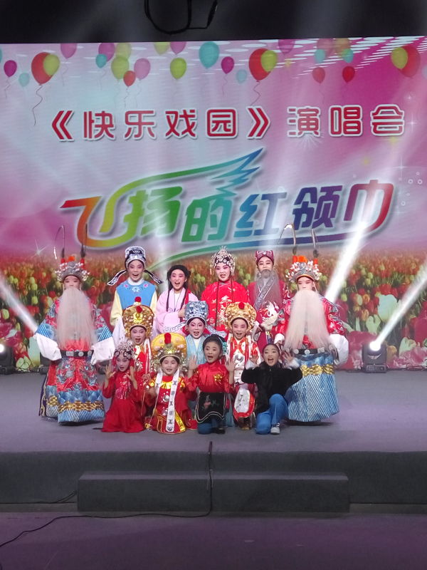 所有小演员们合影留念 所有小演员们合影留念