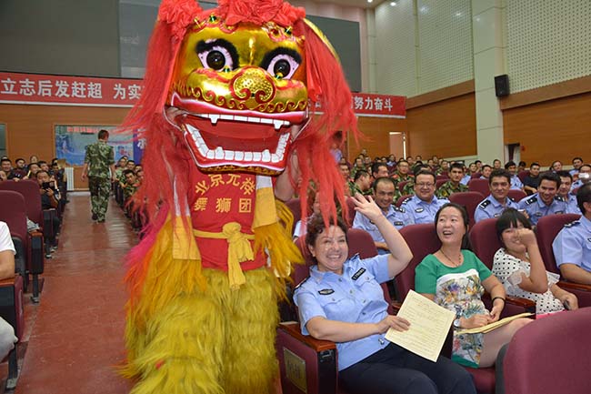 “小狮子”给警营带去一片欢乐