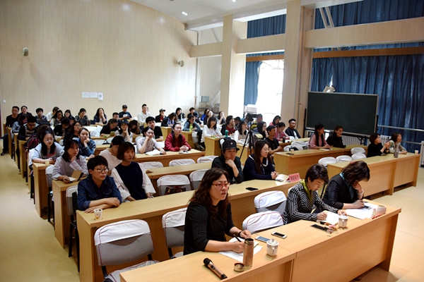 插图3:会员认真听会 插图3:会员认真听会