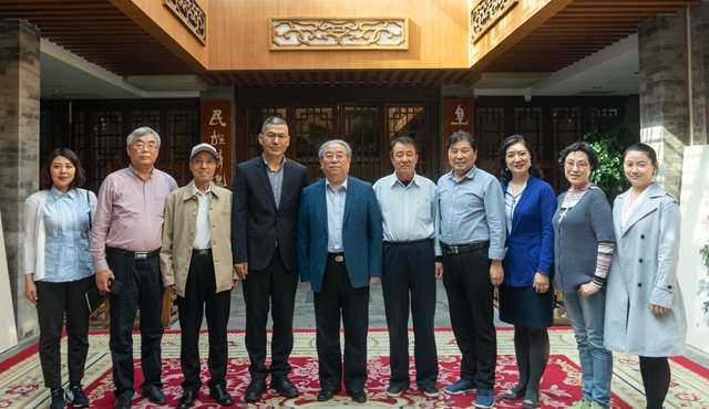 02与会人员合影