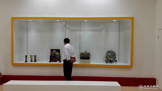 市民参观民间文艺作品展区