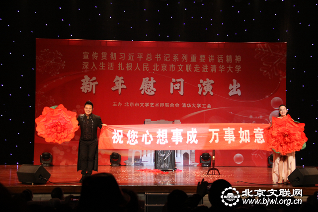 王博、张燕表演魔术《精彩瞬间》