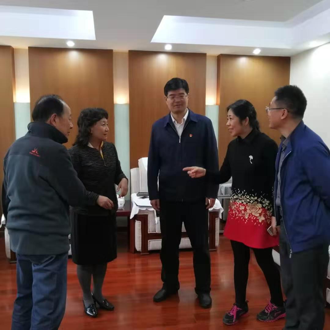 朝阳区文联到潘家园街道文联调研(姜军摄) 朝阳区文联到潘家园街道文联调研(姜军摄)