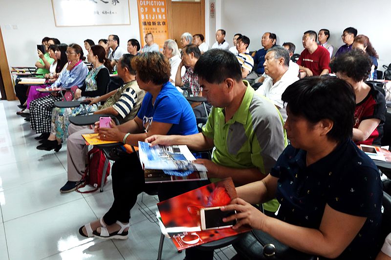 插图1：布置2018《描绘新北京》活动现场