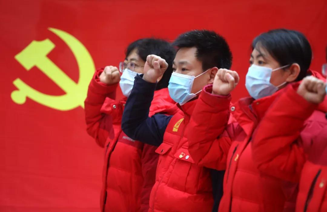 临时党支部重温入党誓词