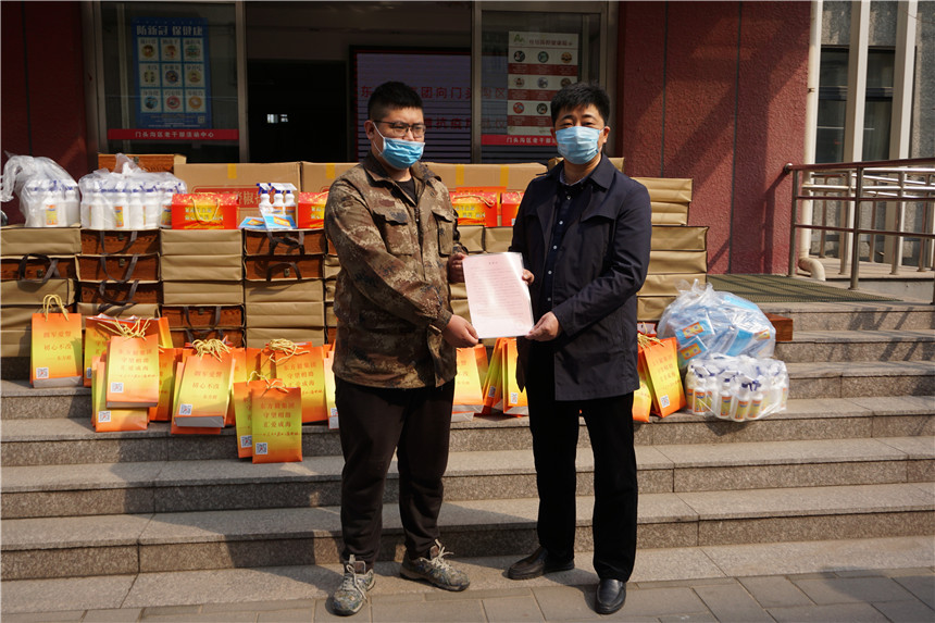 4-向东方毅集团表示感谢（王魏摄）