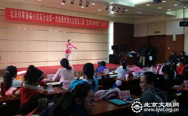 小会员在展示才艺