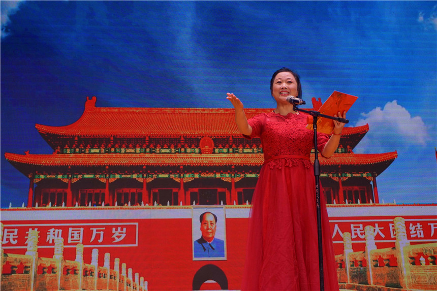 3-诗歌朗诵《回家》（任海濛摄）