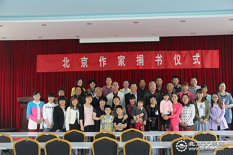 构林镇幼儿园与师生合影留念