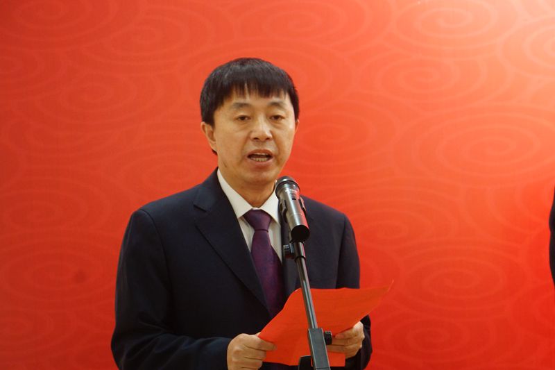 插图2:密云区文联主席孙明舜主持开幕式 插图2:密云区文联主席孙明舜主持开幕式